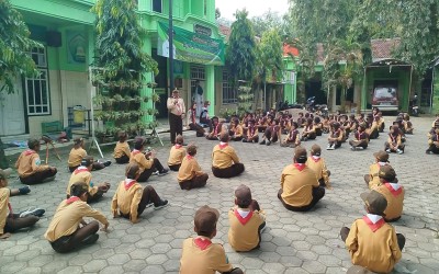 Pramuka MI Nurul Athhar Latih Kekompakan dan Kepemimpinan Anggota Penggalang