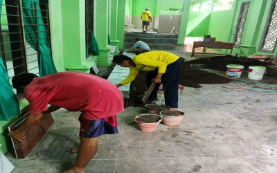 MI Nurul Athhar Percepat Pemasangan Keramik Demi Kenyamanan Belajar Siswa